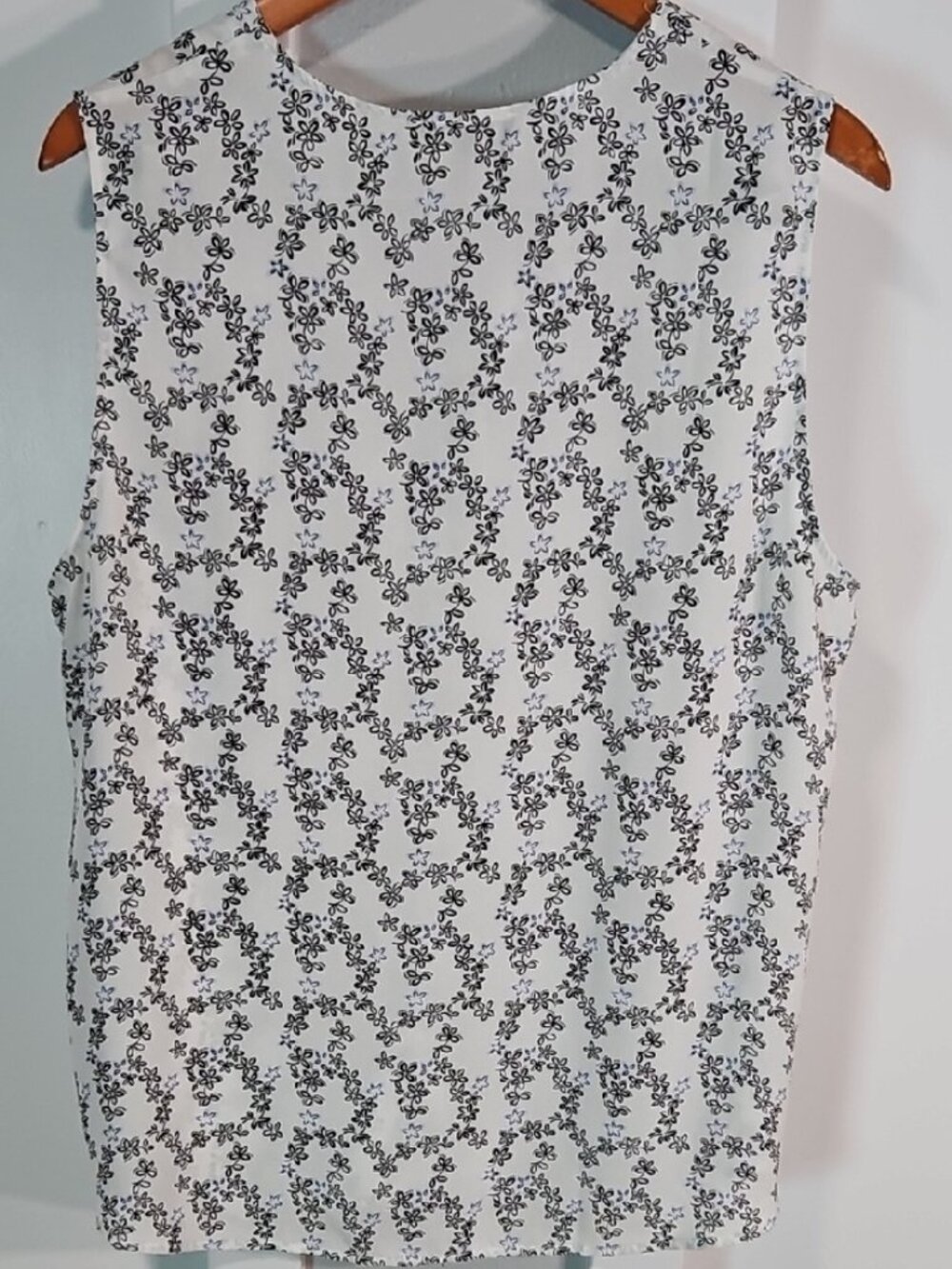 Floral Sleeveless Top - Black and White - Picture 2 of 2